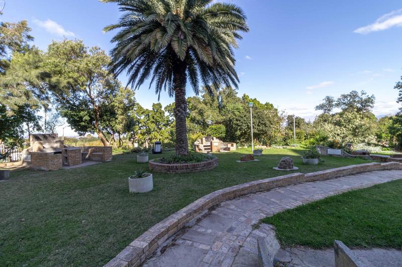 To Let 1 Bedroom Property for Rent in Loevenstein Western Cape